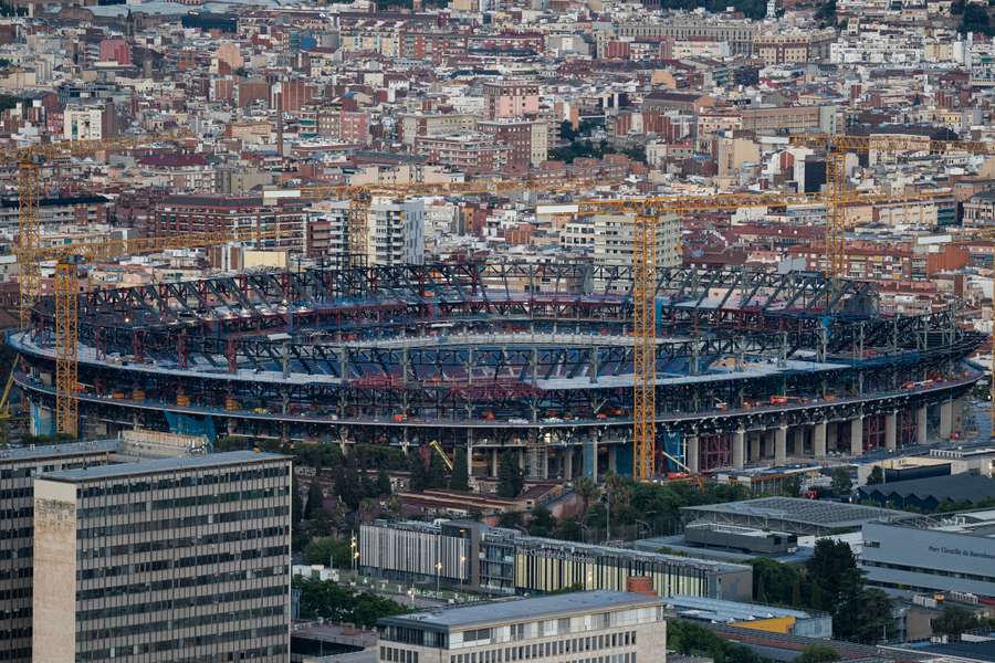 Datum návratu na Camp Nou se opět odkládá.