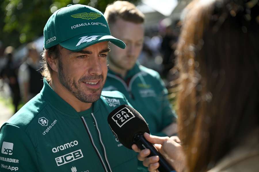 Alonso se encomienda a que haya "una masacre" delante de él para lograr la 33 en Australia