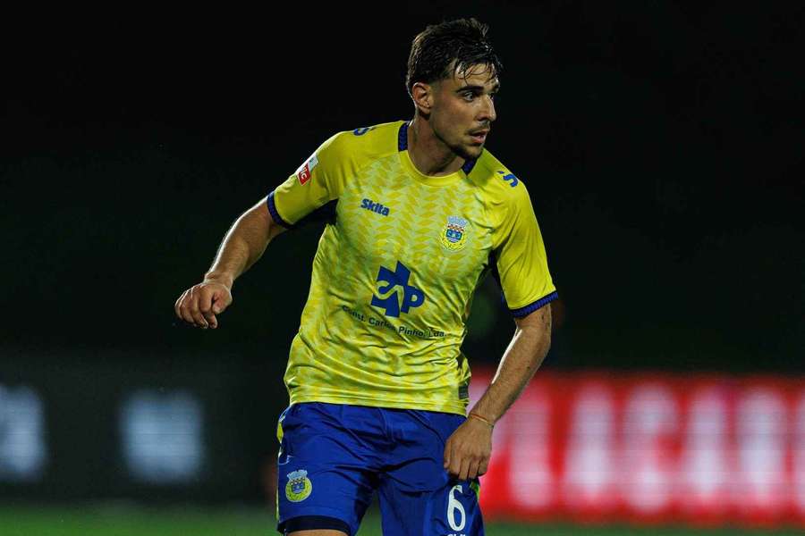 Diogo Monteiro ao serviço do Arouca Diogo Monteiro ao serviço do Arouca
