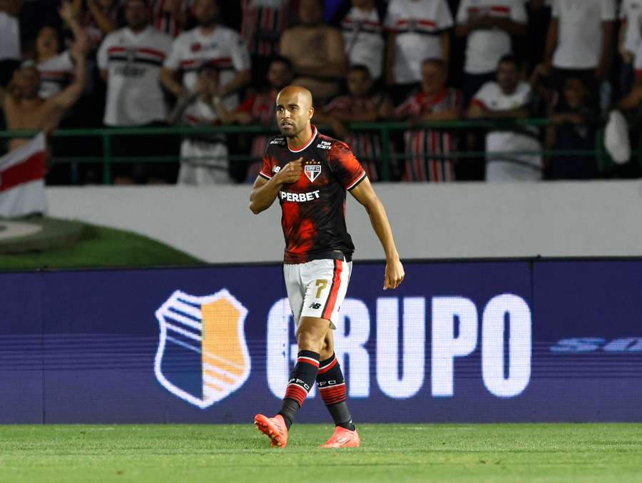 Lucas Moura chegou a oito gols no Brasileirão