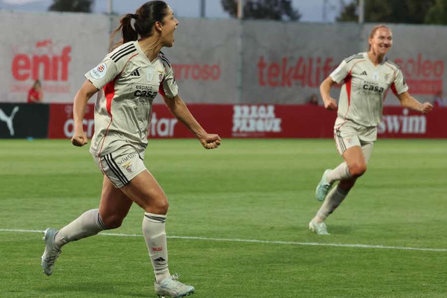 Carole Costa celebra pelo Benfica