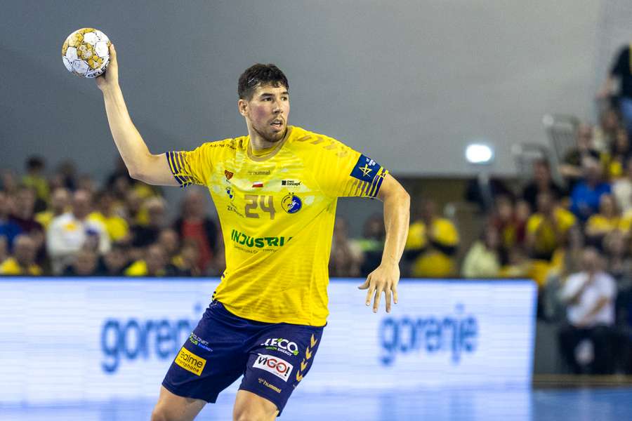 Daniel Dujshebaev podczas meczu Ligi Mistrzów EHF pomiędzy Industrią Kielce a Fuchse Berlin w Kielcach, Polska, 27 marca 2025 r. 