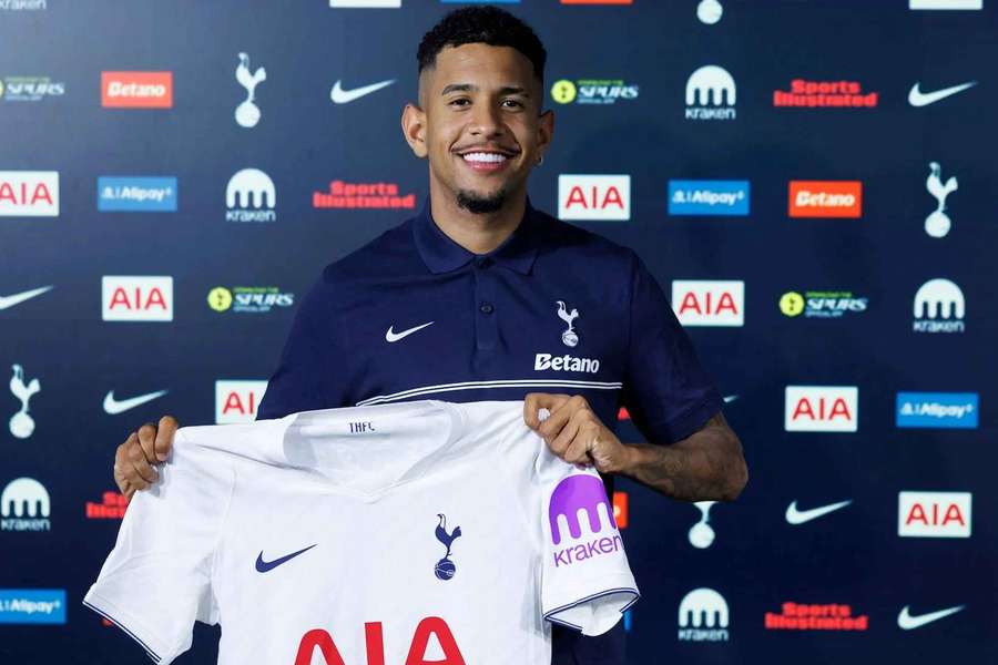 Savinho prestúpil do Tottenhamu.