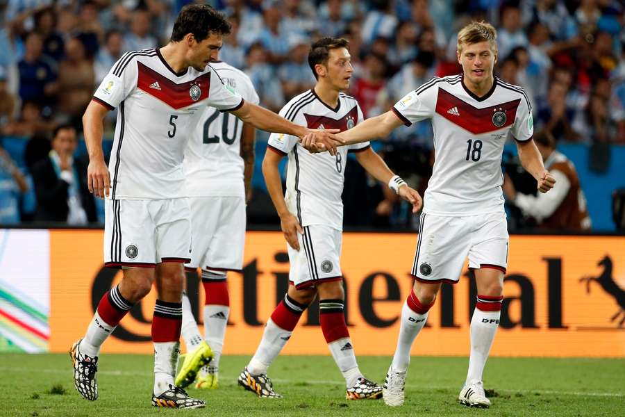 Mats Hummels e Toni Kroos estiveram juntos em campo no Brasil