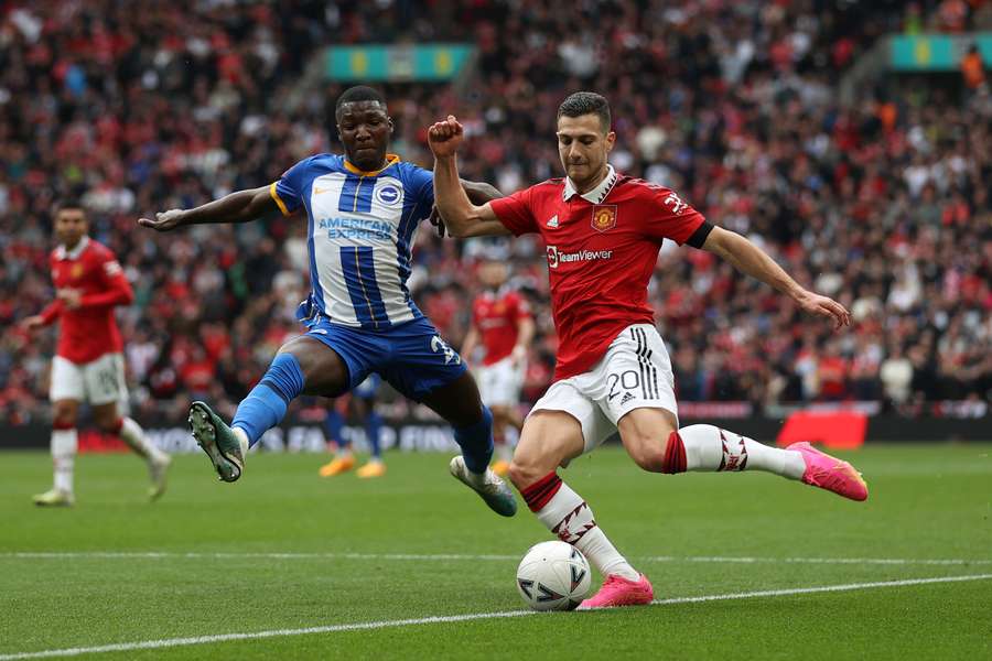 Brighton's Ecuadorian midfielder Moises Caicedo stretches to defend a cross from Manchester United's Portuguese defender Diogo Dalot Brighton's Ecuadorian midfielder Moises Caicedo stretches to defend a cross from Manchester United's Portuguese defender Diogo Dalot