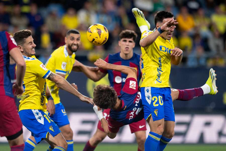 João Félix fez o gol do jogo de bicicleta