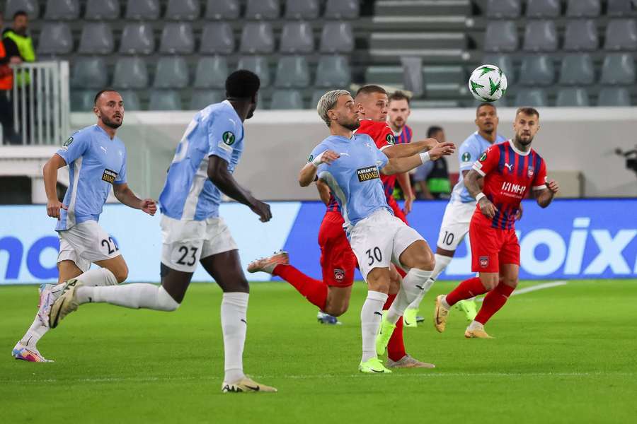 Vlad Dragomir (nr. 30) s-a calificat cu Pafos în optimi