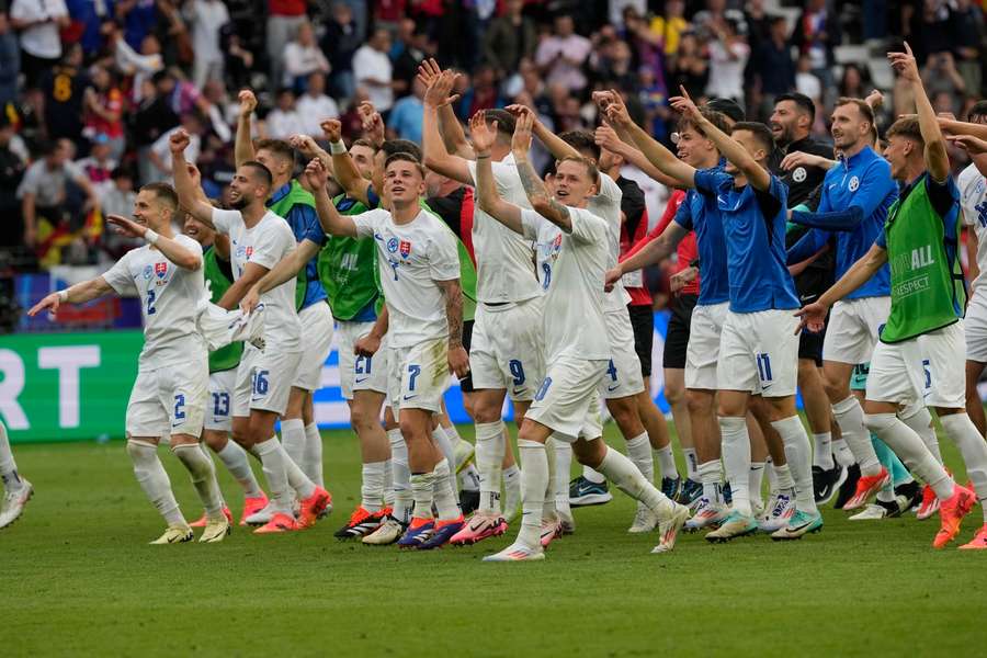 Radosť slovenských futbalistov po triumfe proti Belgicku.