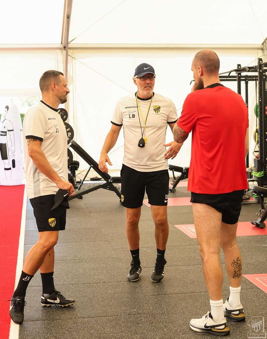 Jesús Salvador, junto a Laurent Blanc
