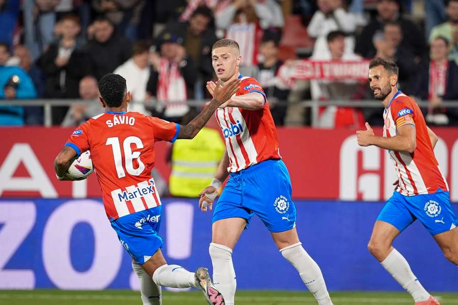 Dovbyk viert een doelpunt tegen Granada 