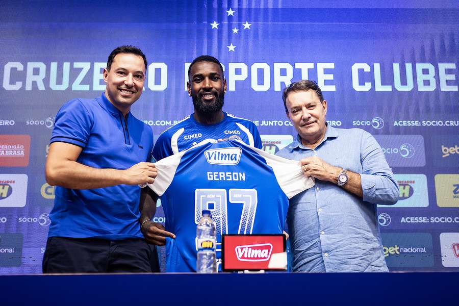 Gerson recebeu a camisa 97 de Pedro Lourenço
