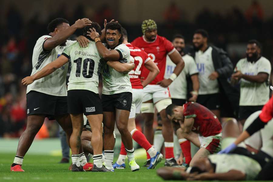 Fiji vence País de Gales em Cardiff.