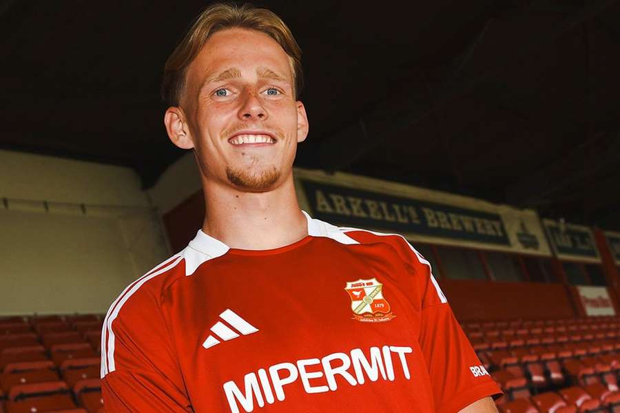 Finley Munroe oficializado pelo Swindon Town