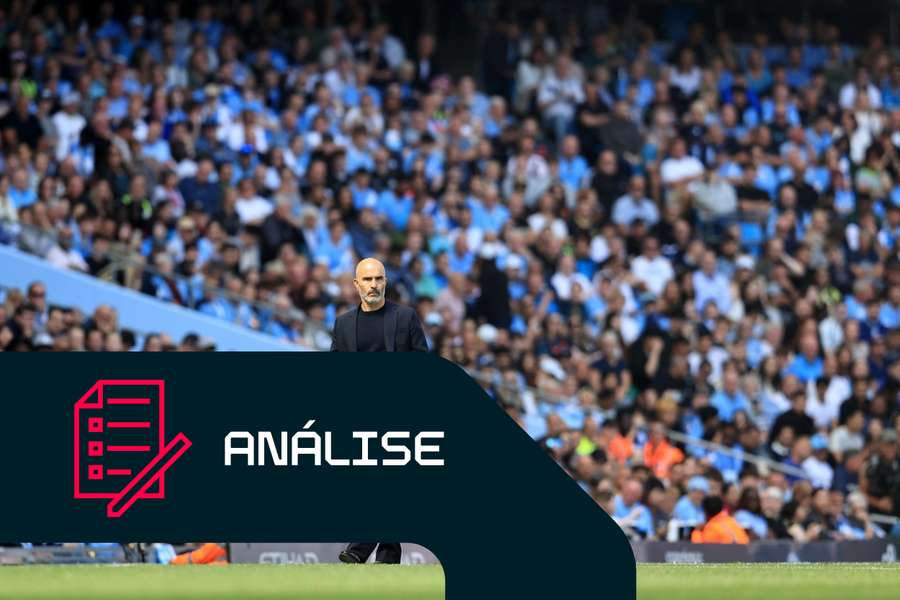 O treinador do Manchester City, Enzo Maresca, percorre a zona técnica
