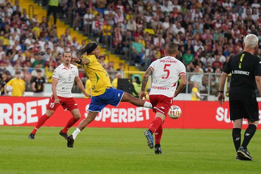 Ronaldinho zapełnił i zaczarował Stadion Śląski, wielkie widowisko legend w Chorzowie