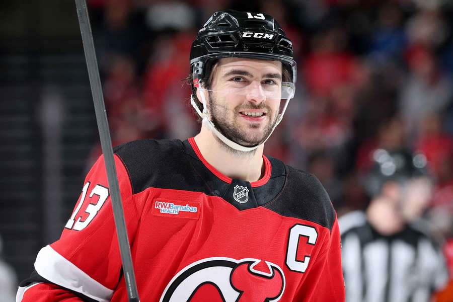 Nico Hischier podepsal s New Jersey Devils smlouvu do roku 2033. Nico Hischier podepsal s New Jersey Devils smlouvu do roku 2033.