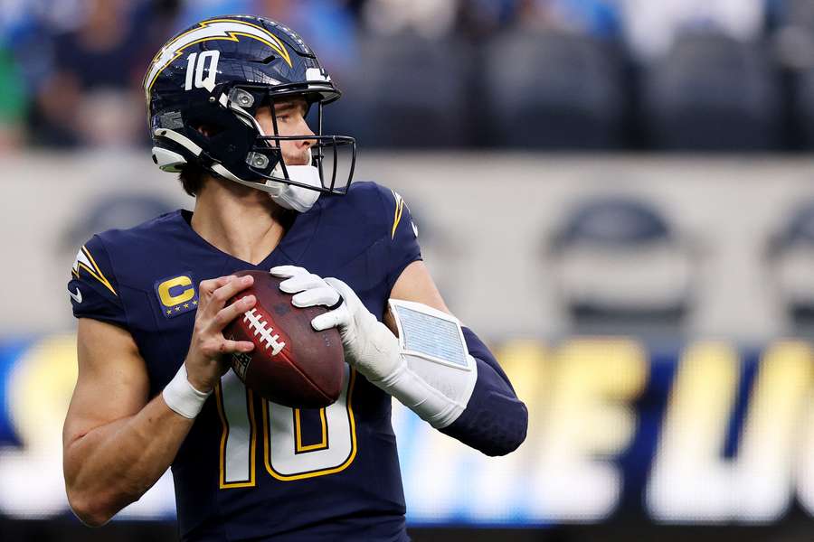 Chargers QB Justin Herbert drops back for a pass against the Houston Texans (2025)