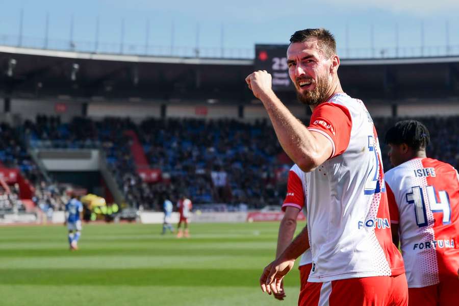 Tomáš Chorý umí v soubojích hodně rozdat i přijmout. Tomáš Chorý umí v soubojích hodně rozdat i přijmout.