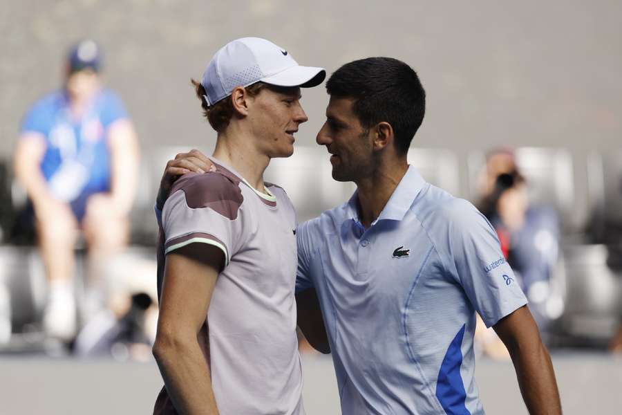 Djokovic cumprimenta Sinner, atual campeão do Australian Open