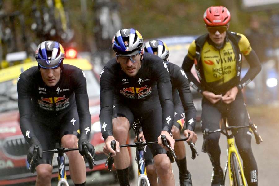 Dani Martínez, Mick Van Dijke and Jonas Vingegaard fought for the win in the final phase of the race