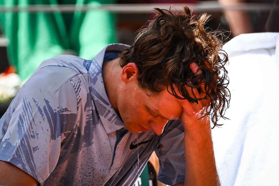 Sinner skončil na French Open predčasne. Sinner skončil na French Open predčasne.