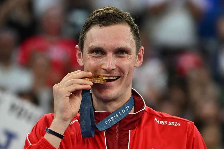 Viktor Axelsen celebrates winning the gold medal at the badminton tournament at the Paris OLympics