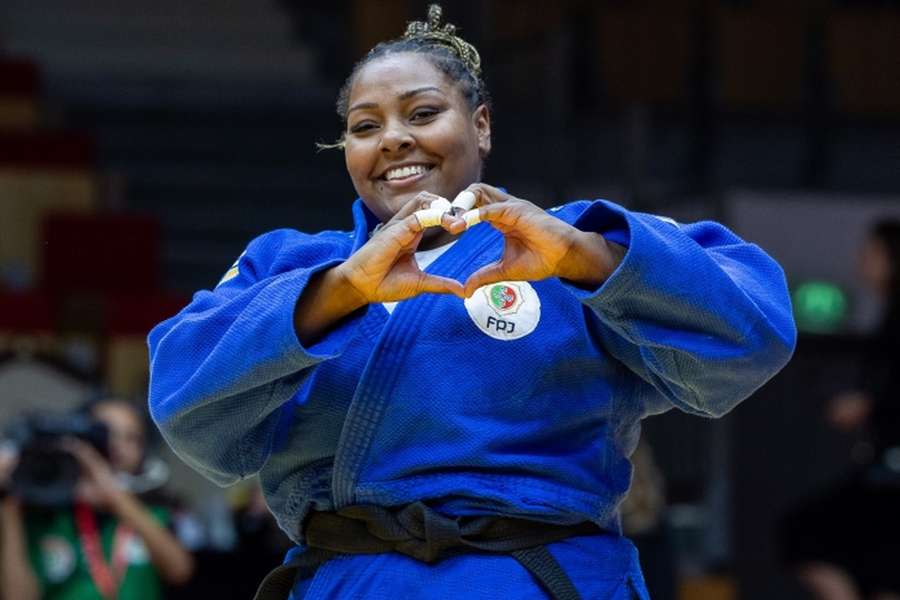 Rochele Nunes estreia-se diante da chinesa Jinesinuer Ayiman Rochele Nunes estreia-se diante da chinesa Jinesinuer Ayiman
