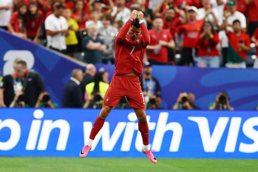 Ronaldo é o primeiro a marcar em seis Mundiais Ronaldo é o primeiro a marcar em seis Mundiais