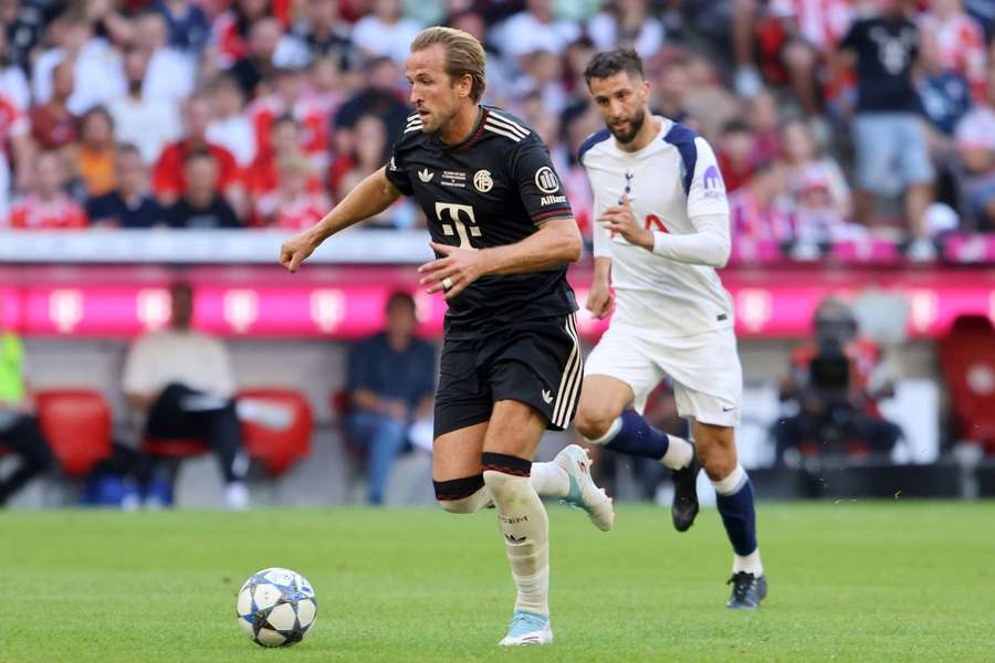 Bayern Harry Kane im Duell mit seinem ehemaligen Verein Tottenham.