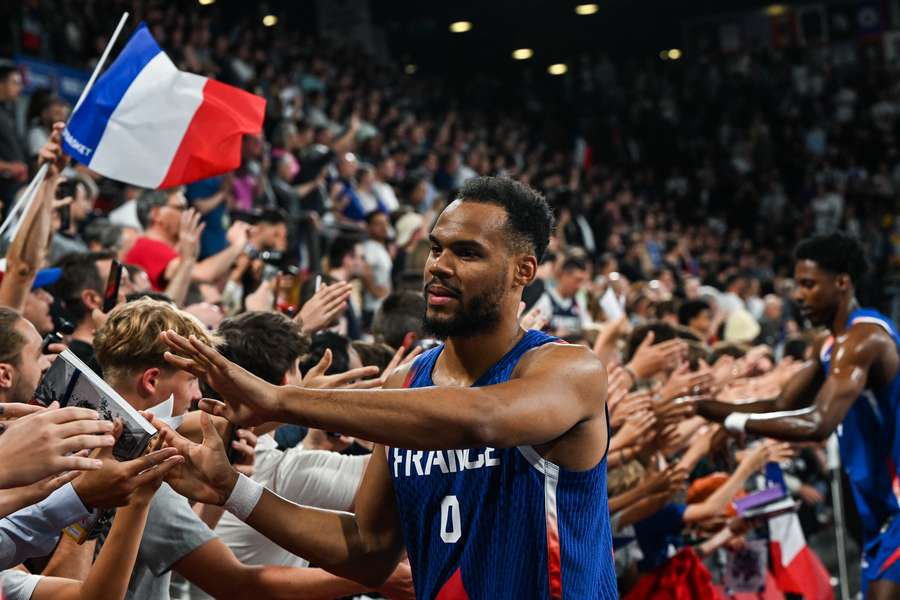 Elie Okobo avec les Bleus en juillet 2024.