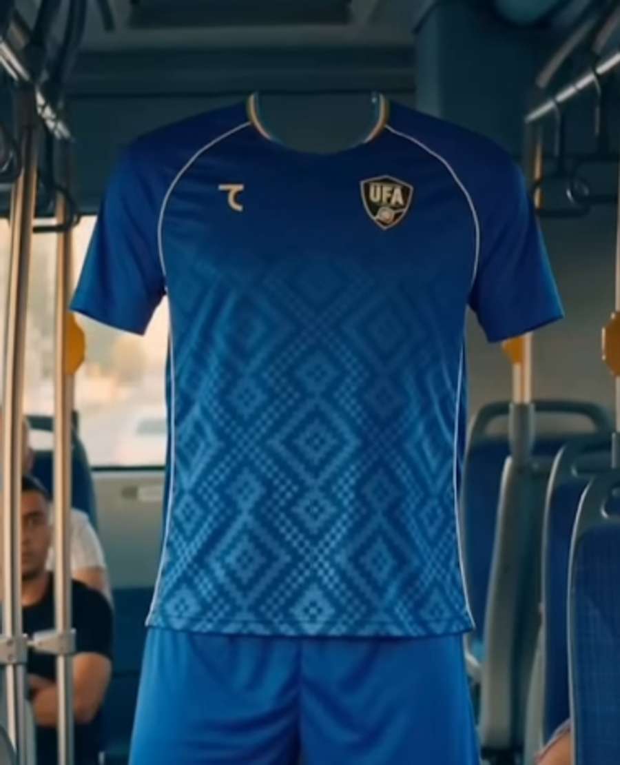 Blau mit kulturellen Mustern - so kommt das Trikot Usbekistans daher