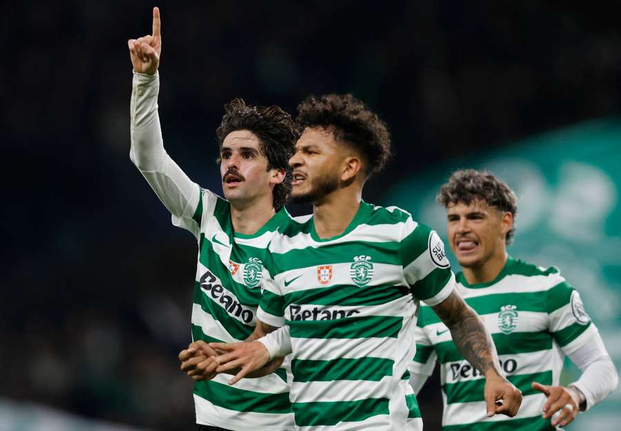 Trincão festeja golo com Suárez e Maxi Araújo