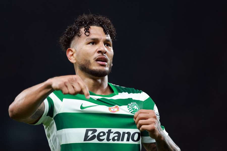 Luis Suárez marca dois e coloca o Sporting no G8