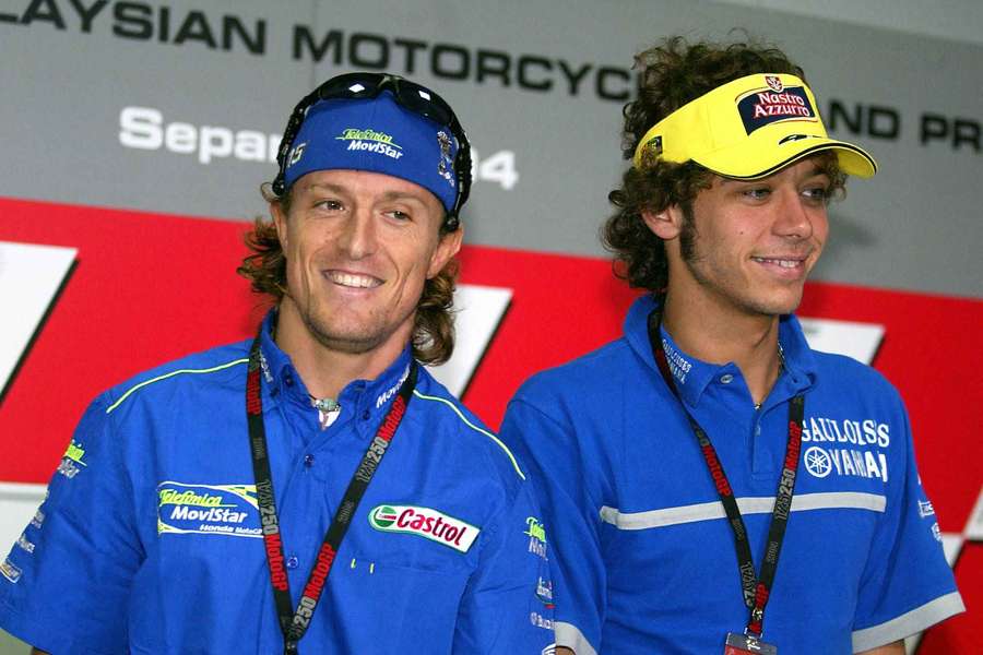 Sete Gibernau e Valentino Rossi, em 2004