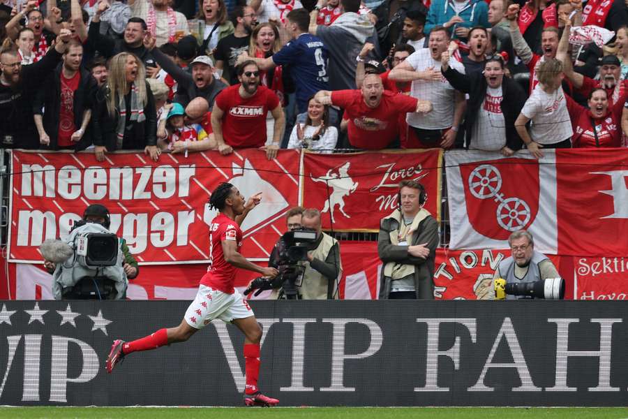Bayern Monachium poniósł szokującą porażkę 1:3 z Mainz. Walka o tytuł wciąż otwarta