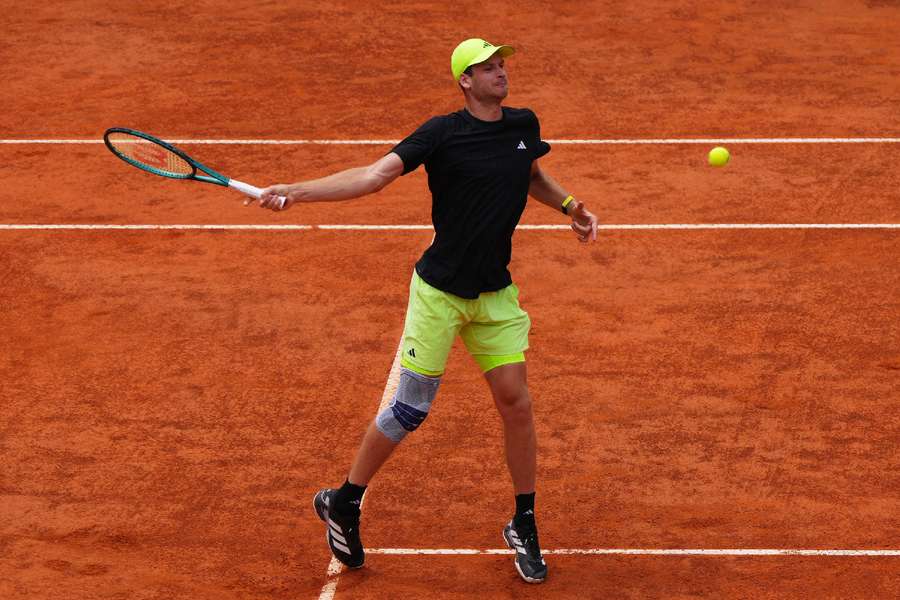 Hubert Hurkacz in action 