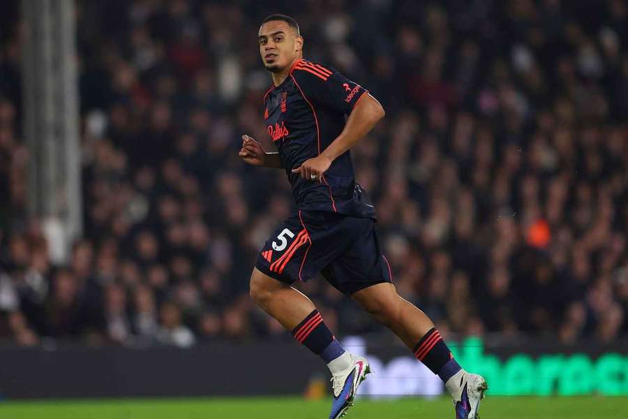 Murillo, central brasileiro do Nottingham Forest