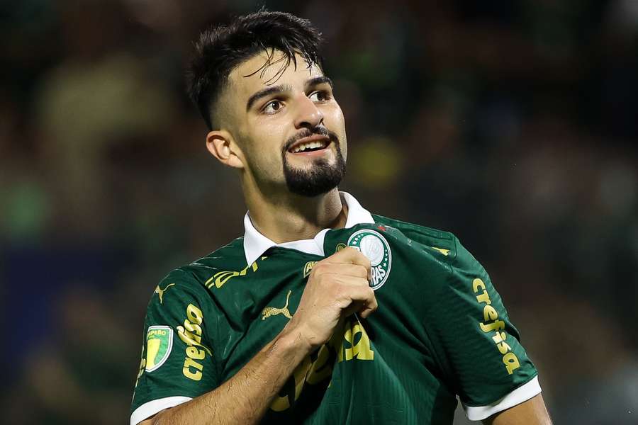 Flaco López marcou três para colocar o Palmeiras 