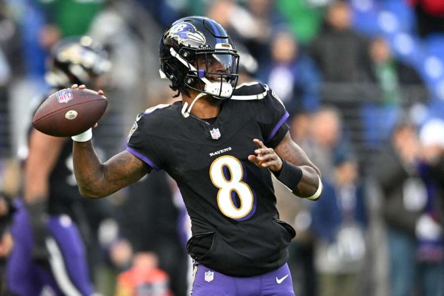 The Baltimore Ravens' Lamar Jackson is currently in the overall lead in fan voting for the Pro Bowl.