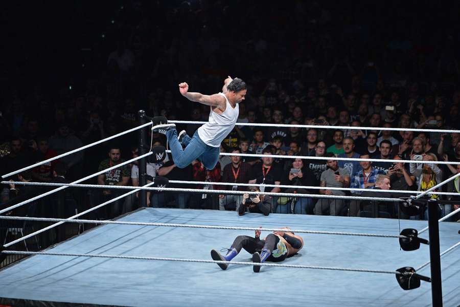 Voormalig Werder Bremen en Duitsland speler Tim Wiese neemt deel aan een WWE evenement.