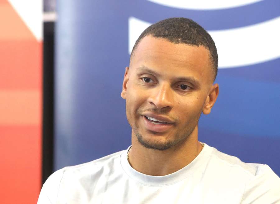De Grasse už zdolal hranicu 10 sekúnd na 100 m. De Grasse už zdolal hranicu 10 sekúnd na 100 m.