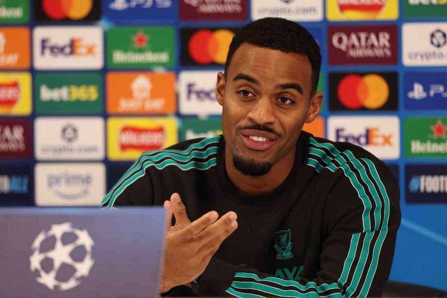 Gravenberch em conferência de imprensa Gravenberch em conferência de imprensa