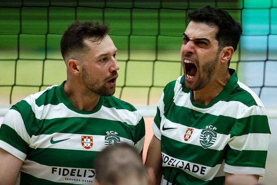 Equipa de voleibol do Sporting em festa