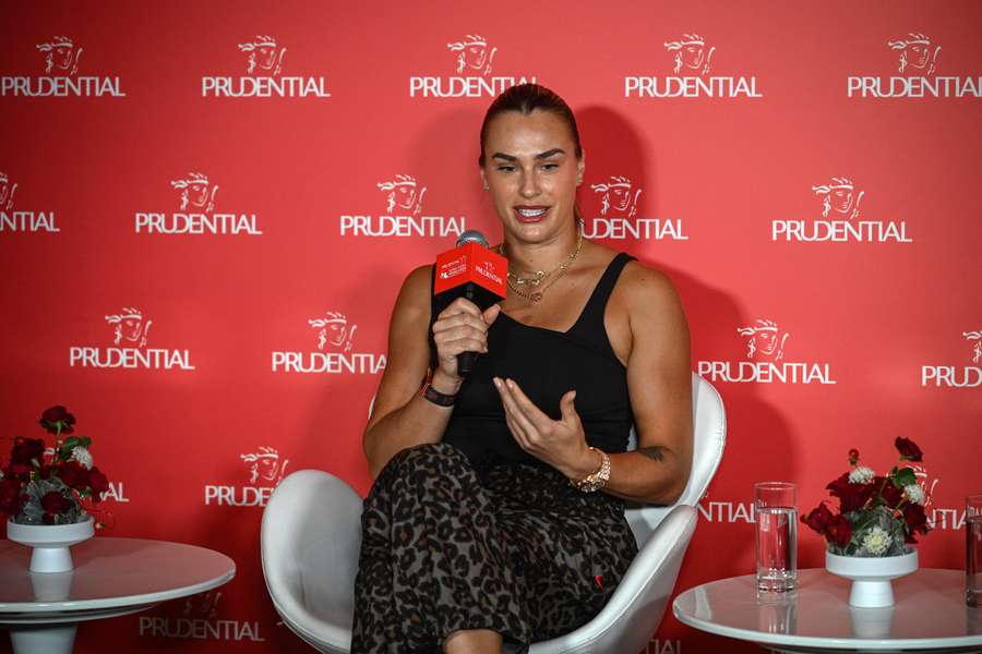 Aryna Sabalenka habla en un evento con medios en Hong Kong
