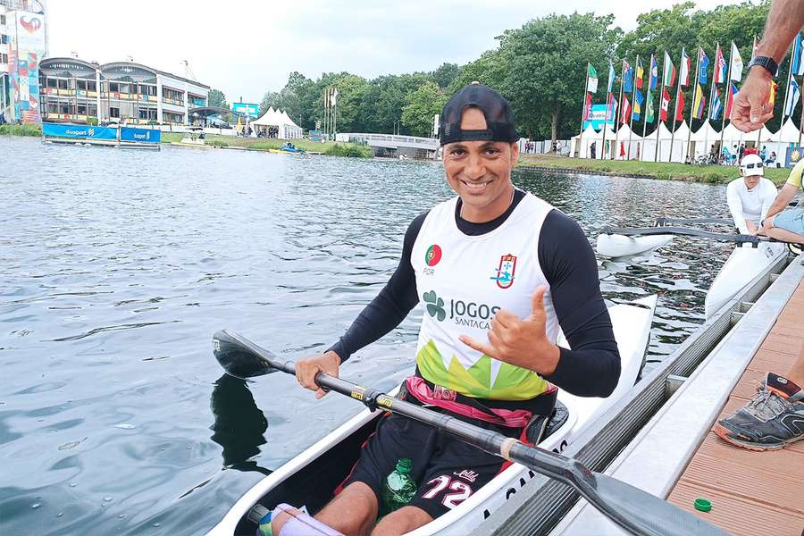 Com os três melhores da semifinal única a avançar para a final, Alex Santos foi segundo, em 52,205 segundos