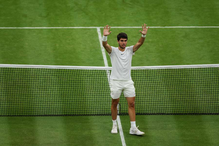 Carlos Alcaraz celebrates winning against Daniil Medvedev