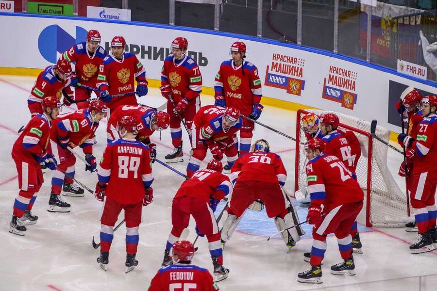 Podle IIHF není bezepečné týmy začlenit zpět.