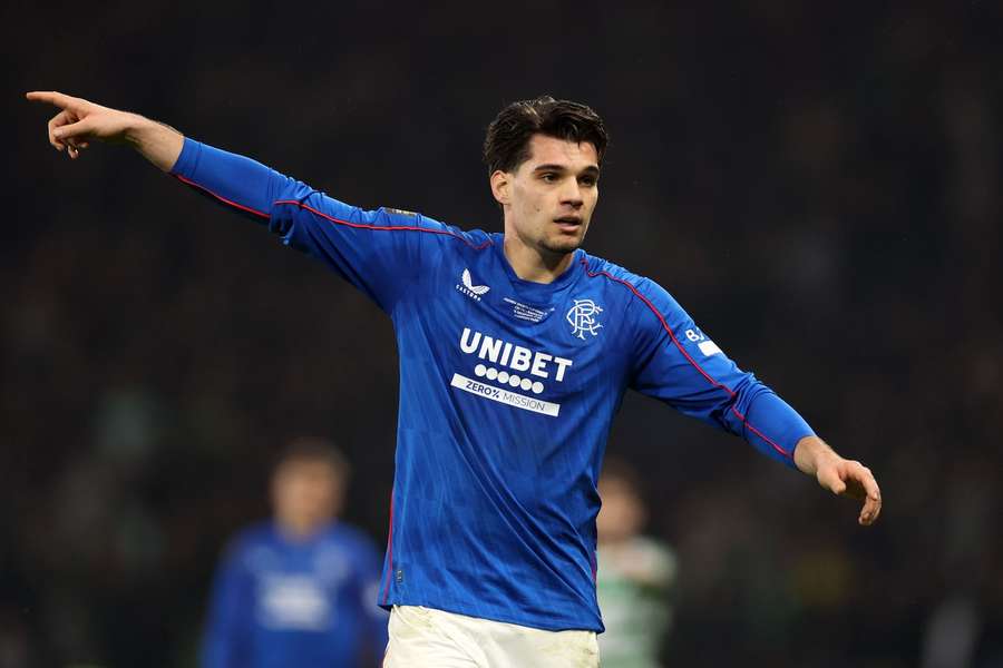 Ianis Hagi se află sub contract cu Rangers până în 2026