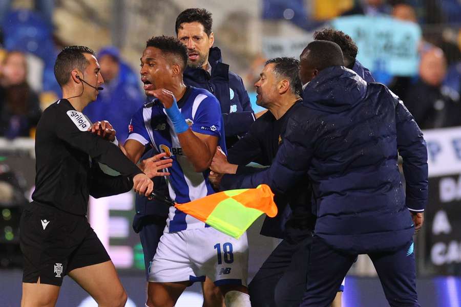 Estoril-FC Porto teve vários casos e polémica, durante e depois do jogo