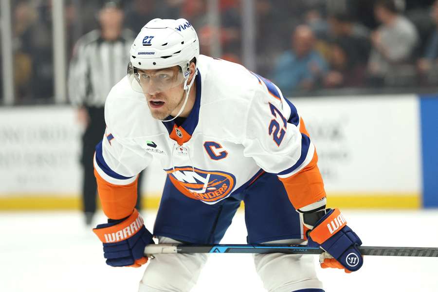 Lee bude v NHL nově nastupovat za Utah.